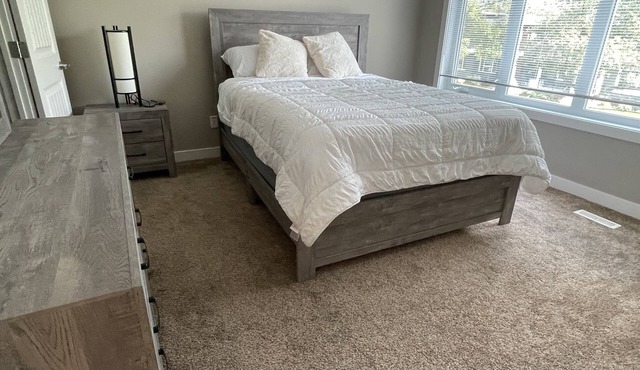 Bonnie Doon Mill Creek, approximately 10 minutes to downtown and U of A