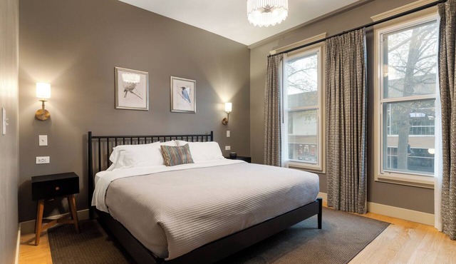 Boutique MicroHotel Room on Downtown Mall: The Townsman: Poe Room