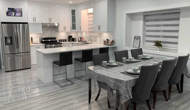 Brand New 6 B/R Luxury home, Fireplace, view, Brentwood Area