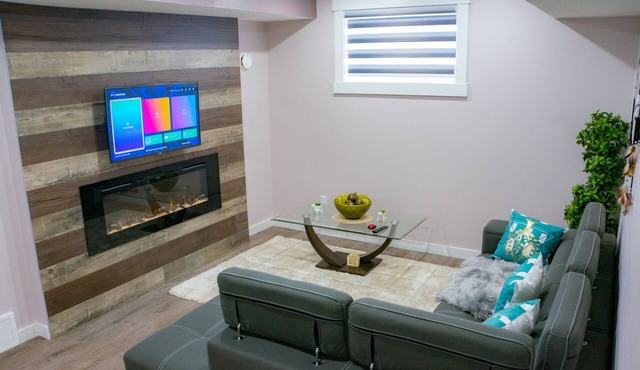 Brand New Adorable -1 Bdr suite- private entrance-10 min airport/Self checking