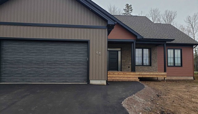 Brand new cul-de-sac 5 to 10 mins from beach ,great family home