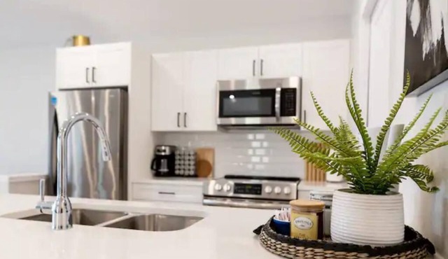 Brand New Duplex in Old St Vital *Entire Building* 5 Beds /3.5 Baths
