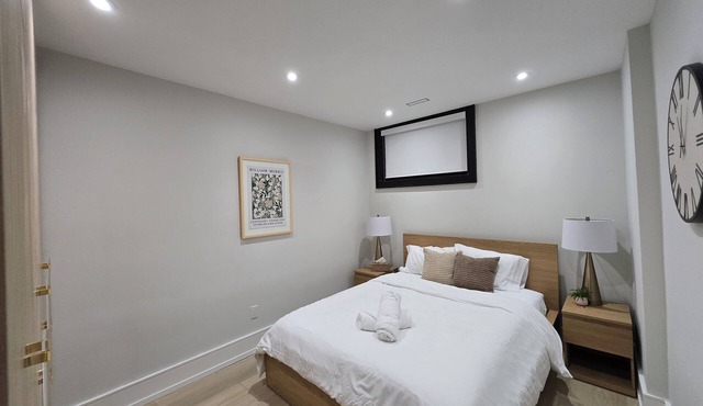 Brand new spacious suite with Kitchen and Laundry