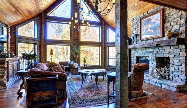 Breathtaking views of lakefront!