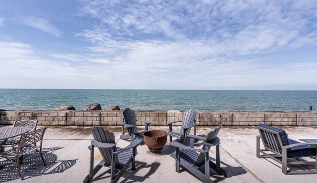 Breezeway Lakehouse · Near Point Pelee!