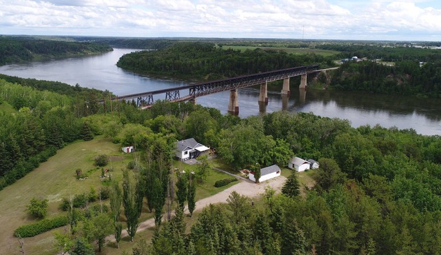 Brian’s Place Retreat & Resort : Riverview Property