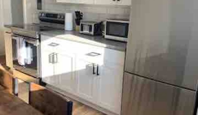 Bright 1-BR APT, Prime Location