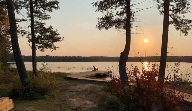 Bright, beautifully renovated lake-front cottage just north of Huntsville.