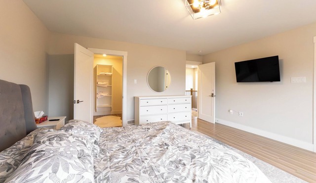 Bright & cozy 3 bedroom house perfect for families