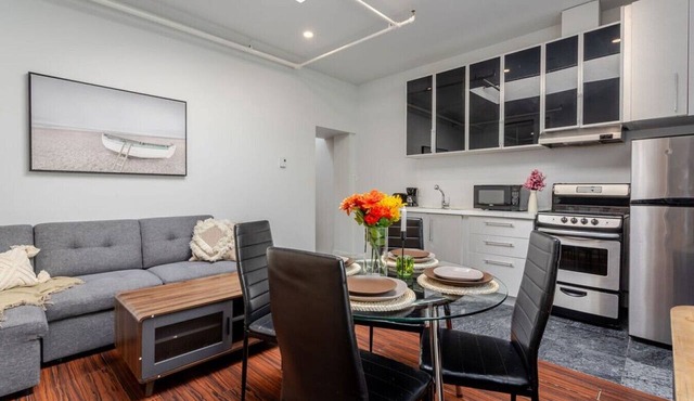 Bright & Stylish Mezzanine – Live on Bishop St