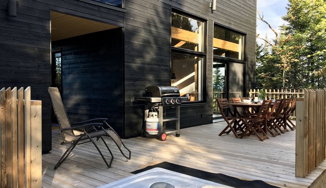 Chalet Valhalla - views, hot tub and coziness - less than 15km from Le Massif