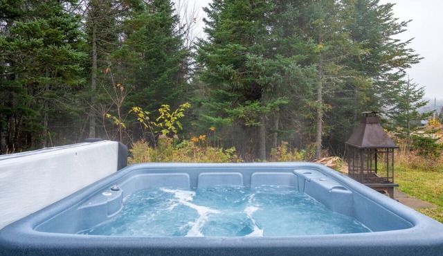 Chalet Érables | 3 Bedrooms | Hot Tub | Sleeps 8