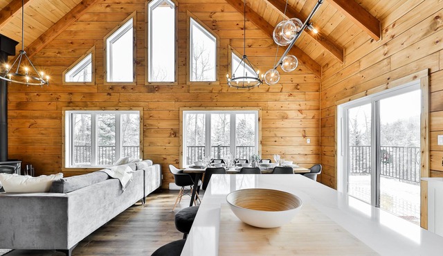 Canadian Mountain Family Cabin near ski and lake