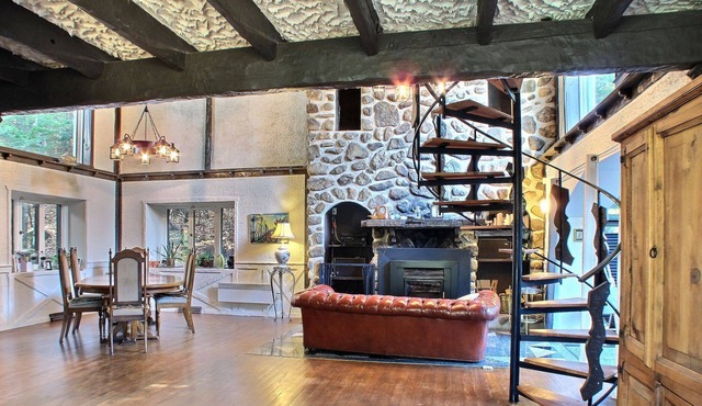 A Swiss Chalet on Doncaster river + Private Mini Island