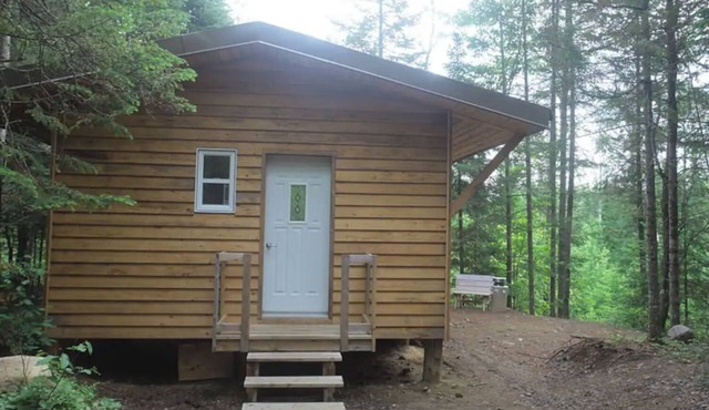 Cabane de groupe avec lits jumeaux 2 sur 2