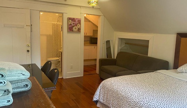 Cambie Guestshouse