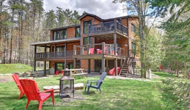 Cantley Lofts| 5 Lofts | Sleeps 20 | Lake |Hot Tub