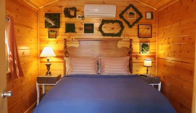 Carnation's Cove-Cabin on Hidden Paradise Farms