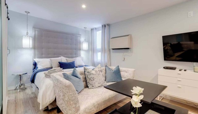 Casa Hotels | Stylish Suite with Private Patio