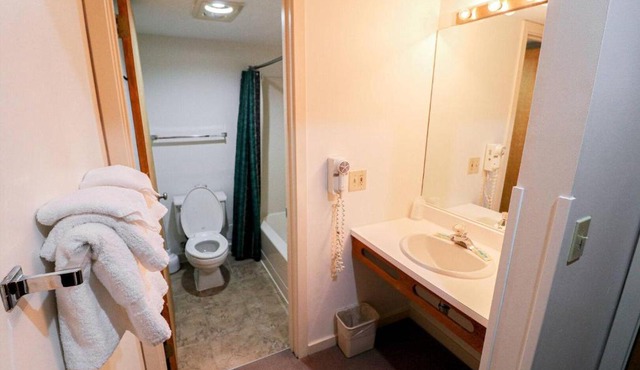 Cedarbrook Two Double bed Standard Hotel room 118