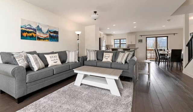 Central A/C Townhouse Mt.Views | Fireplace | Garage | Deck