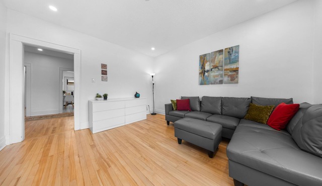 Central Canal 2 Bedr, w/private entrance, parking, deck, Beautiful area