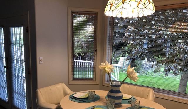 Central Glenmore!! Close to Beach and Downtown! Calm & peacfull