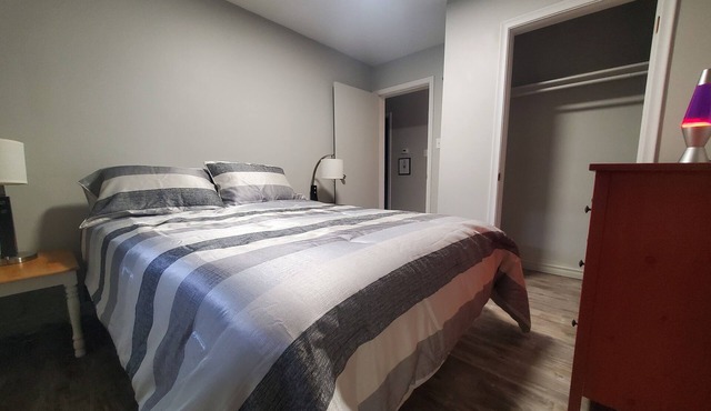 Central Private 1BR Apt. w/Free Prkg + Fast Wi-Fi