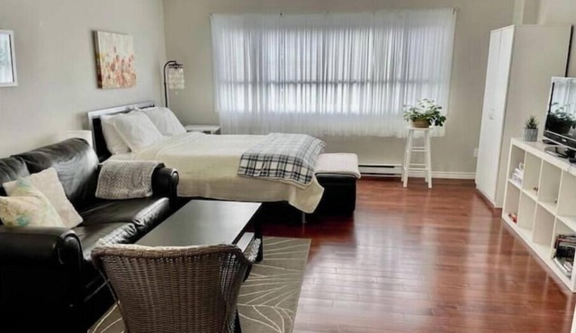 Central Saanich cozy suite