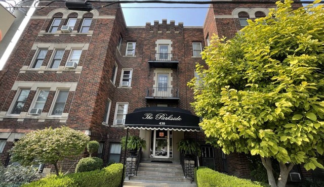 Centrally Located 1 Bedroom Apartment with Historical Charm!