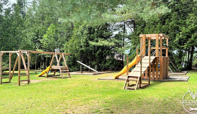 Chalet avec spa privé à louer dans les Laurentides — Lac Sarrazin, Sainte-Lucie-des-Laurentides
