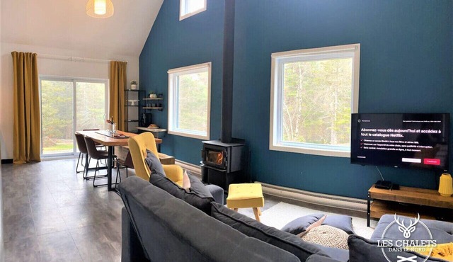 Chalet avec spa privé et foyer au bois à louer dans les Laurentides