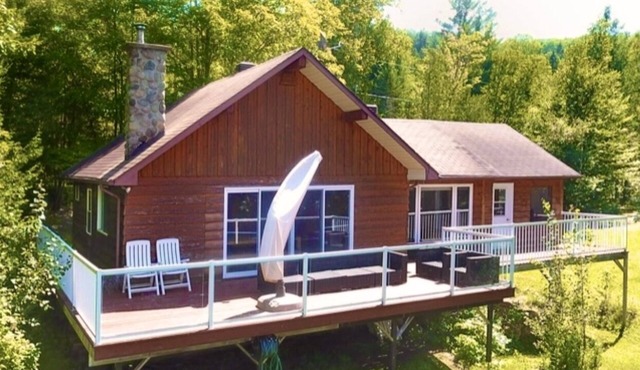 Chalet au Bord de Leau, à Proximité de Sentiers de Randonnée et Mont se ski