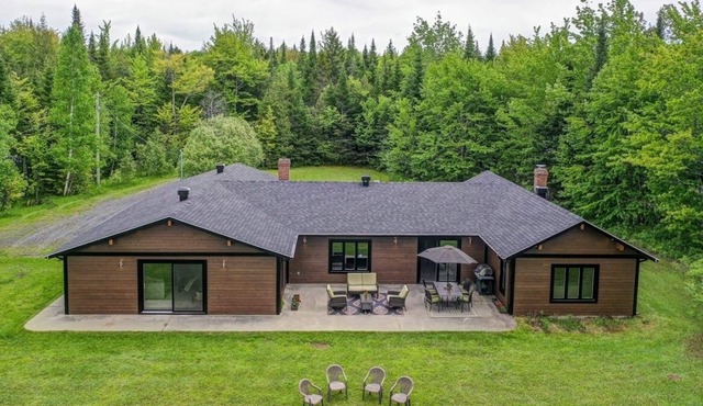 Chalet au bord du lac Aylmer