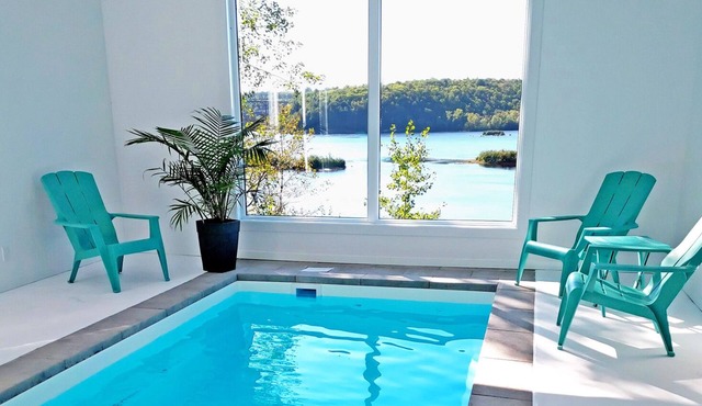 Chalet Avec Piscine Intérieure Face au St Maurice, Dans la Baie de Shawinigan