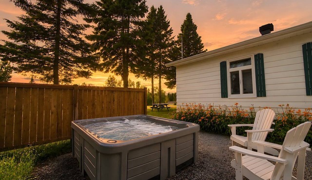 Chalet Boho - Charlevoix, Spa, Firepit and BBQ