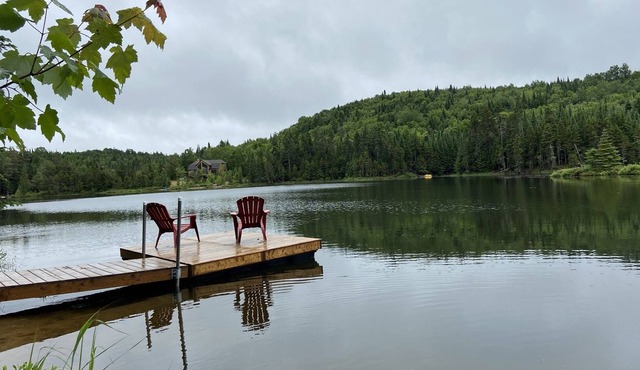 Chalet Chaleureux au Bord du lac et ski à 5 min Saint-donat
