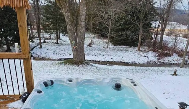 CHALET IN BLUE MOUNTAIN WITH HOT TUB
