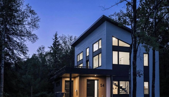 Chalet Koselig | Hot Tub |8 Guests |5 min Ste-Anne