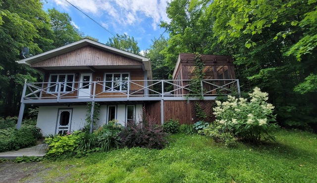 Chalet Le Charmant Boisé with spa