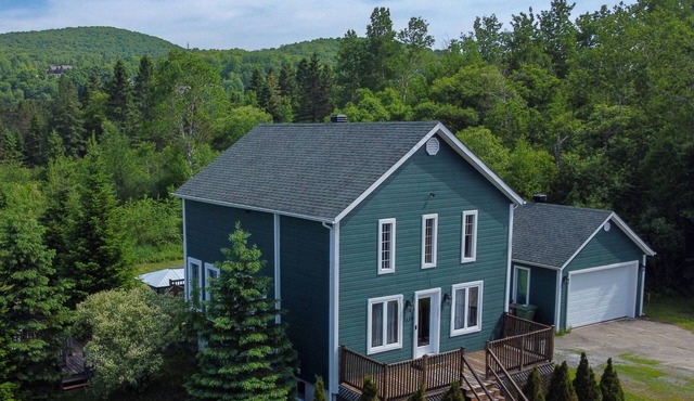 Chalet Le Vert | Spa & BBQ | AC | Fireplace & Fire pit | Royal Laurentien Golf