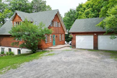 Chalet Mont Cascades w/Spa & Fibre Optic Internet