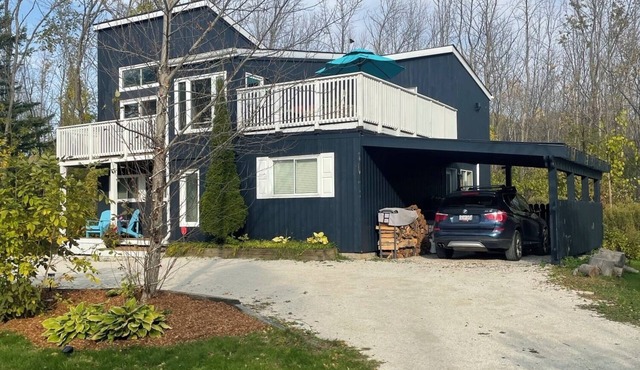 Chalet near south end of Blue Mountain, historic Collingwood, and Wasaga Beach!