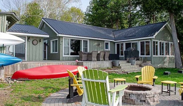 Chalet on Chemong - Three Bedroom Cottage, Sleeps 8