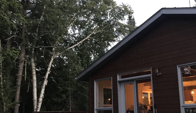Chalet Paisible et Familial au Bord du Magnifique Lac-des-îles