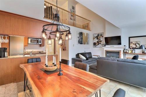 Chalet Saint-Sauveur with heated pool during Summer and Ski in Ski out!