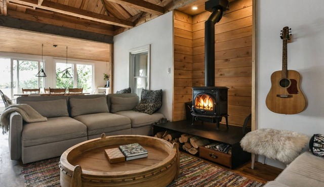 Chalet with unique Sauna on Brome Lake