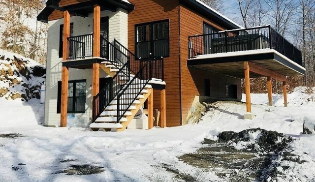 CHALETMAG is a high-end chalet rental company located in the Magog region. Conce