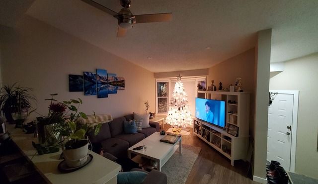 Charming 1-bedroom house with AC, fitness room in delightful Calgary