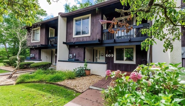 Charming 2-bedroom Bryce Resort Townhouse. Wifi. Pool. Ski. Activity Center.